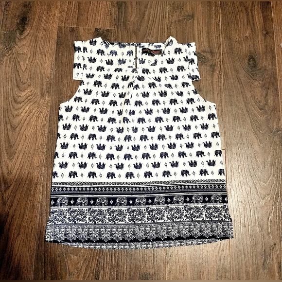 WOMEN'S SM WARDROBE ELEPHANT BLOUSE WOMEN'S SIZE: S COLORS: WHITE & NAVY BLUE - Picture 2 of 7